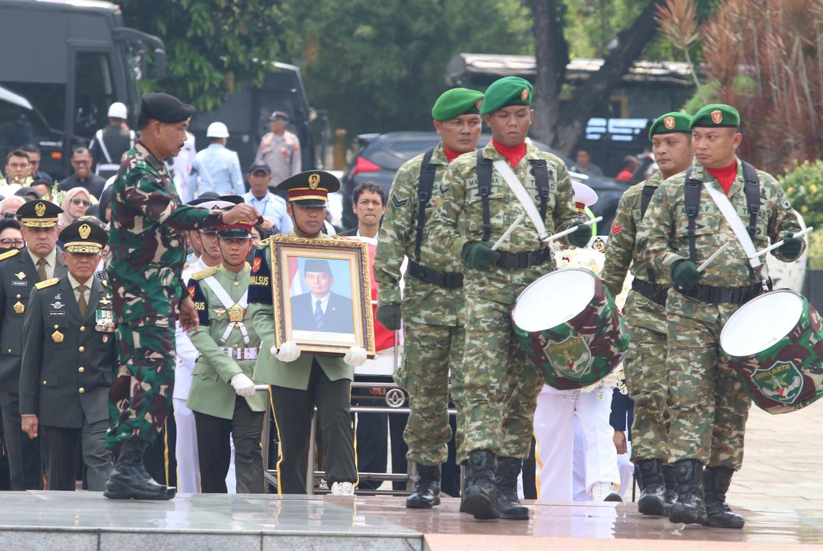FOTO: Pemakaman Militer Juwono Sudarsono di TMP Kalibata