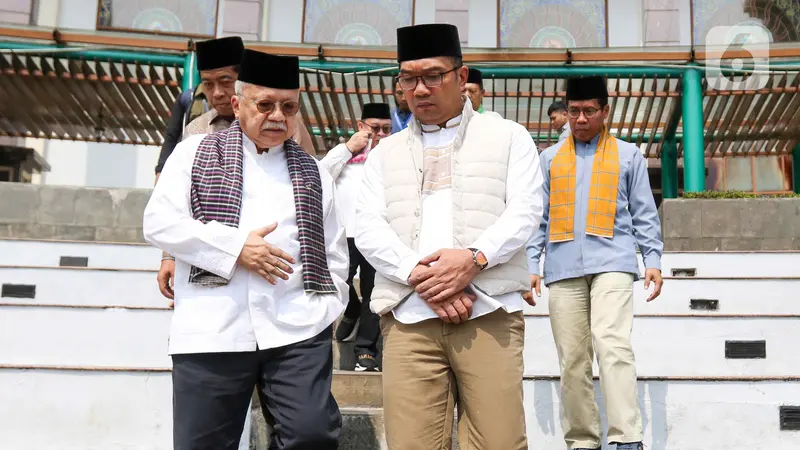 Ridwan Kamil berbincang dengan Fauzi Bowo