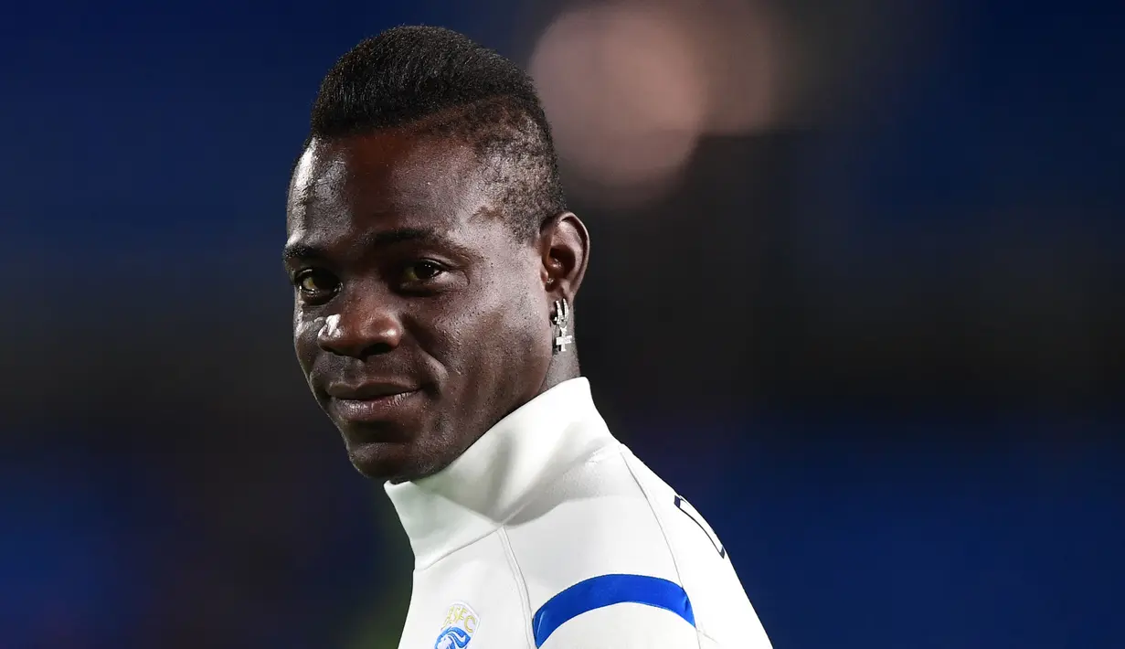 <p>Mino Raiola sudah lama menjadi agen Mario Balotelli. Ia membantu sang striker untuk memperkuat beberapa tim top seperti Inter Milan, Liverpool, dan Manchester City. Raiola juga cukup berjasa mencarikan klub baru bagi Balotelli saat kariernya mulai meredup. (AFP/Miguel medina)</p>