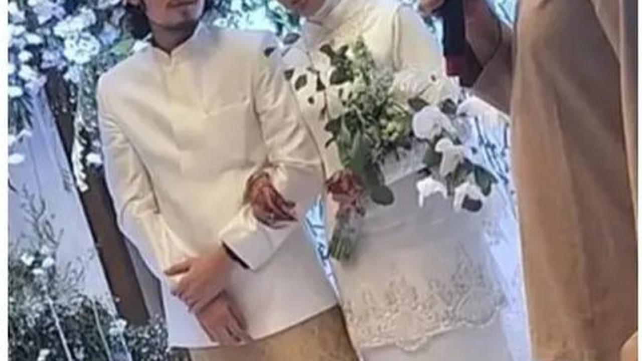 Virzha dan Sabrina tampak serasi saat berada di pelaminan.