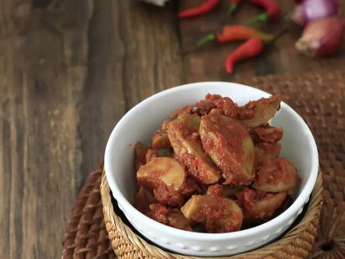 <b>7. Rendang Jengkol</b>