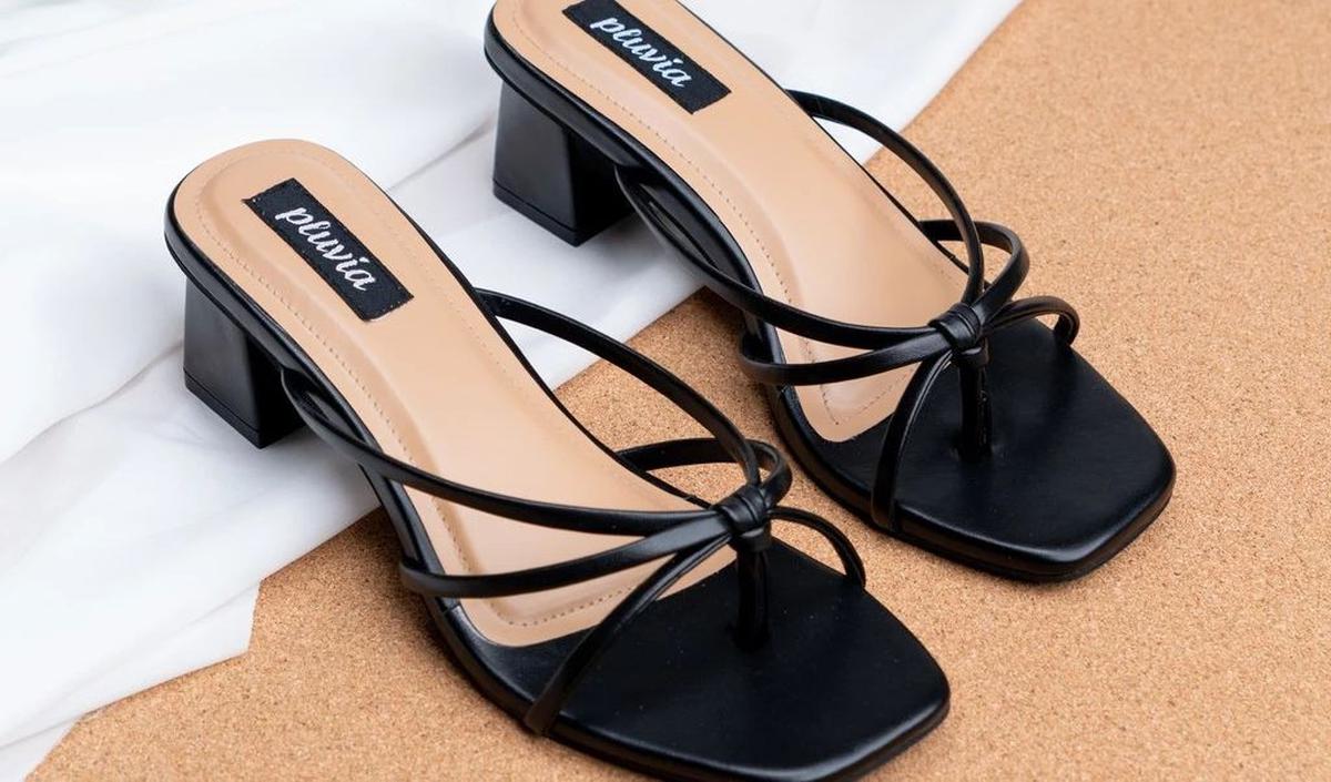 <b>1. Sandal High Heels</b><br>