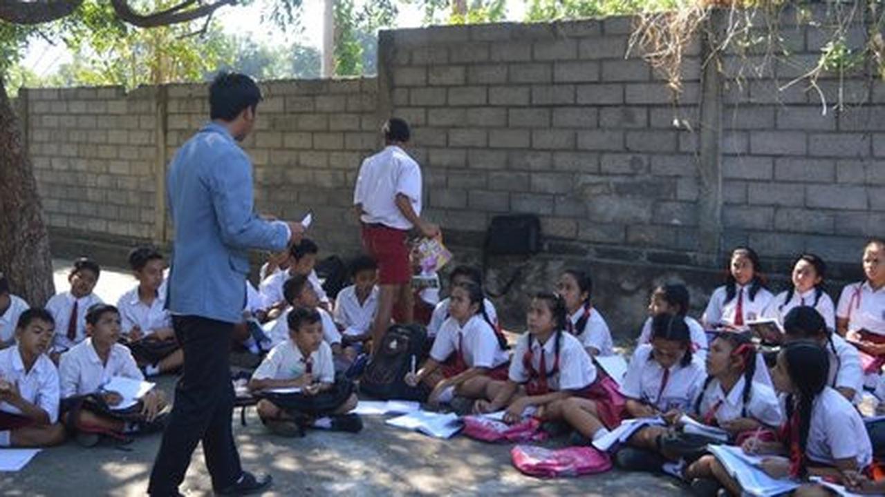 SMPN 2 Sawan kebakaran, seluruh siswa belajar di halaman