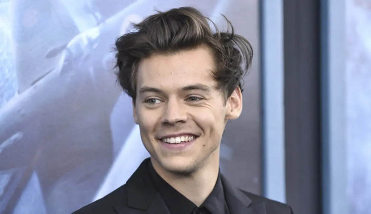 Harry Styles dan Louis Tomlinson yang menjadi bahan pembicaraan para fansnya sampai mendapat julukkan, yakni Larry atau Larry Stylinson.  (AP/Evan Agostini)