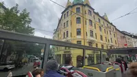 Pemandangan Kota Munchen dari atas bus hop on hop off munich yang diikuti oleh Bola.com saat Euro 2024 sedang memasuki rest day jelang perempat final. (Bola.com/Benediktus Gerendo Pradigdo)