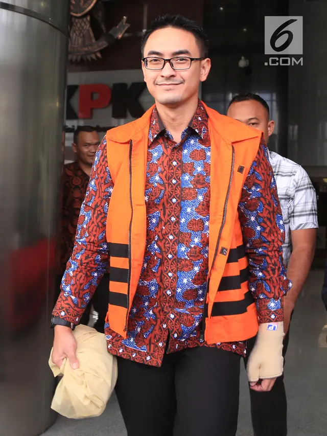 Senyum Zumi Zola Usai Diperiksa KPK