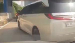 Mobil Pelat RI 25 Terobos Antrean di Pintu Tol Cilandak