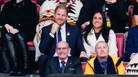 Pangeran Harry dan Meghan Markle, Duke dan Duchess of Sussex menyaksikan upacara pembukaan Invictus Games Vancouver Whistler 2025 di BC Place pada 8 Februari 2025 di Vancouver, Kanada. (Dok: AFP/Derek Cain)