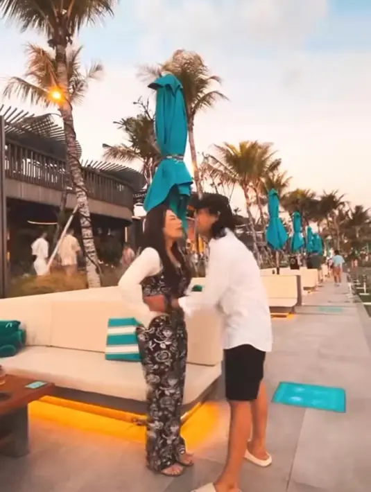 Nathalie Holscher dan Ilham Yogi Liburan Romantis di Bali (Sumber:Instagram/nathalieholscher)