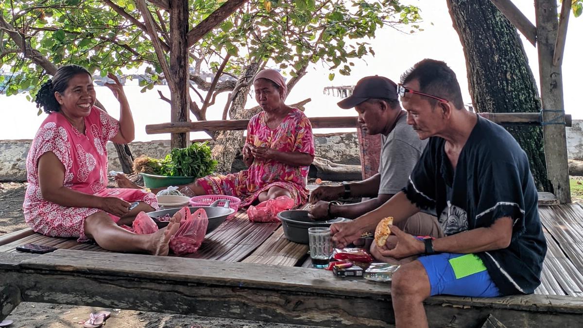 Cerita Warga Sebesi Tak Goyah Dihujani Abu Anak Krakatau