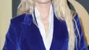 Gigi Hadid berpose saat menghadiri WWD Honors Awards yang diselenggarakan oleh Women's Wear Daily di Cipriani South Street  di New York, pada Selasa, 25 Oktober 2022. Gadis sampul Vogue itu juga melengkapi penampilannya dengan lapisan kalung berlian perak.