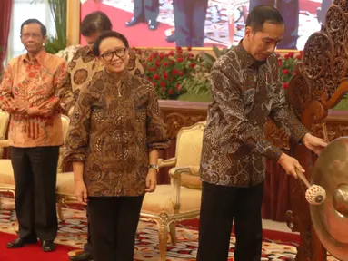 Presiden Joko Widodo saat membuka Peresmian Pembukaan Rapat Kerja di Istana Negara, Jakarta, Kamis (9/1/2020). Rapat Kerja tersebut di hadiri Kepala Perwakilan Republik Indonesia dengan Kementerian Luar Negeri. (Liputan6.com/Angga Yuniar)