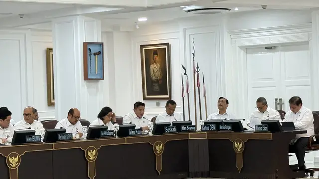 Presiden Prabowo Subianto menggelar sidang kabinet paripurna di Kantor Presiden Jakarta, Rabu (6/8/2025).