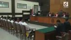 Delapan terdakwa kasus geng motor divonis bebas oleh majelis hakim karena dinilai tidak terbukti melakukan penganiayaan terhadap korban.