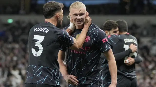Foto: Dua Gol Erling Haaland ke Gawang Tottenham Dekatkan Man City Cetak Rekor 4 Gelar Beruntun Liga Inggris