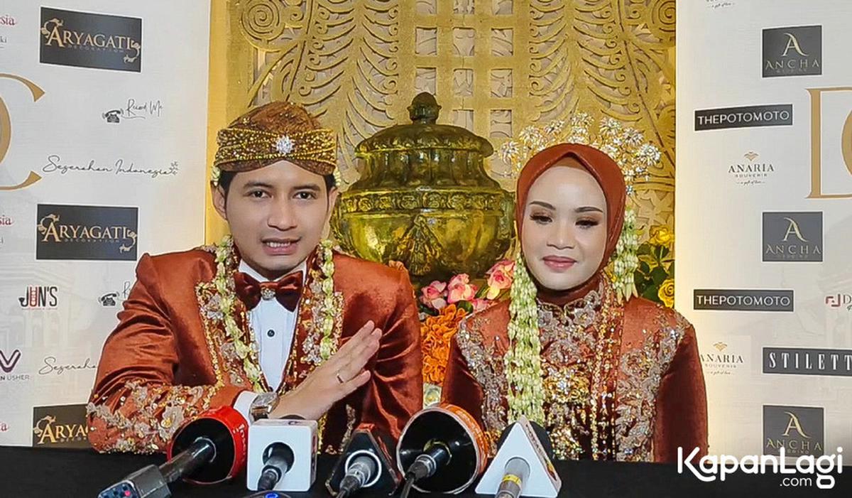 "Kita suka angka 7 dan itu adalah hari yang baik tahun baru islam awal yang baik untuk kita memulai sesuatu yang baik juga insya Allah bisa menjadi doa untuk kita berdua mudah-mudahan berkah dunia akhirat," katanya.