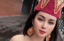 Pesona Wanita Dayak Berbalut Busana Adat