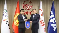 Federasi Sepak Bola Kirgistan (KFU) dengan Federasi Sepak Bola Asia Tenggara (AFF). (Bola.com/Dok.KFU).