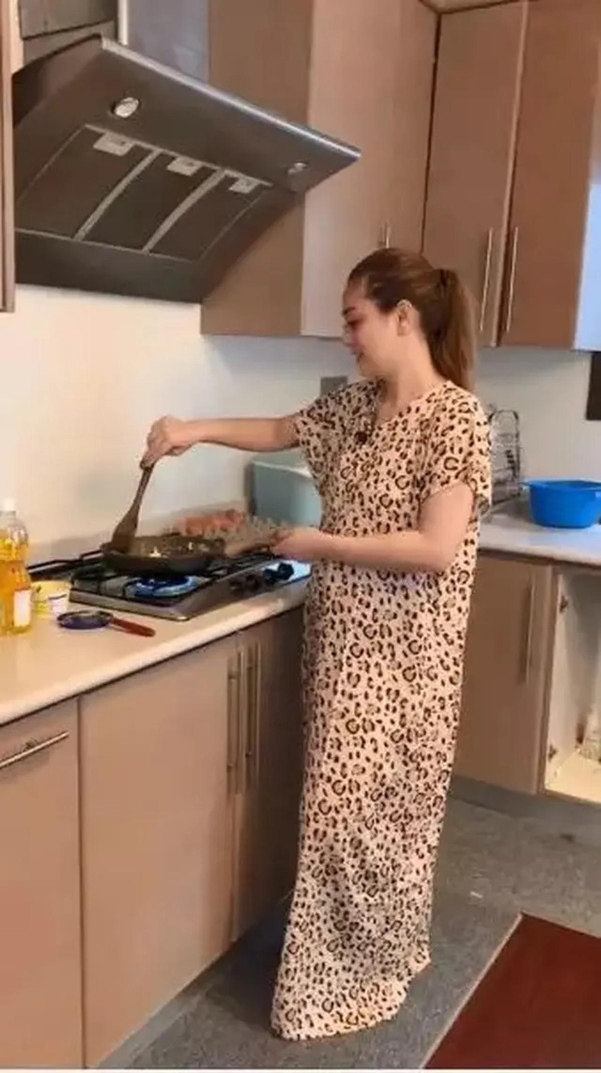 Potret Dapur Rumah Celine Evangelista dengan Model Minimalis, Bikin Suasana Nyaman saat Memasak