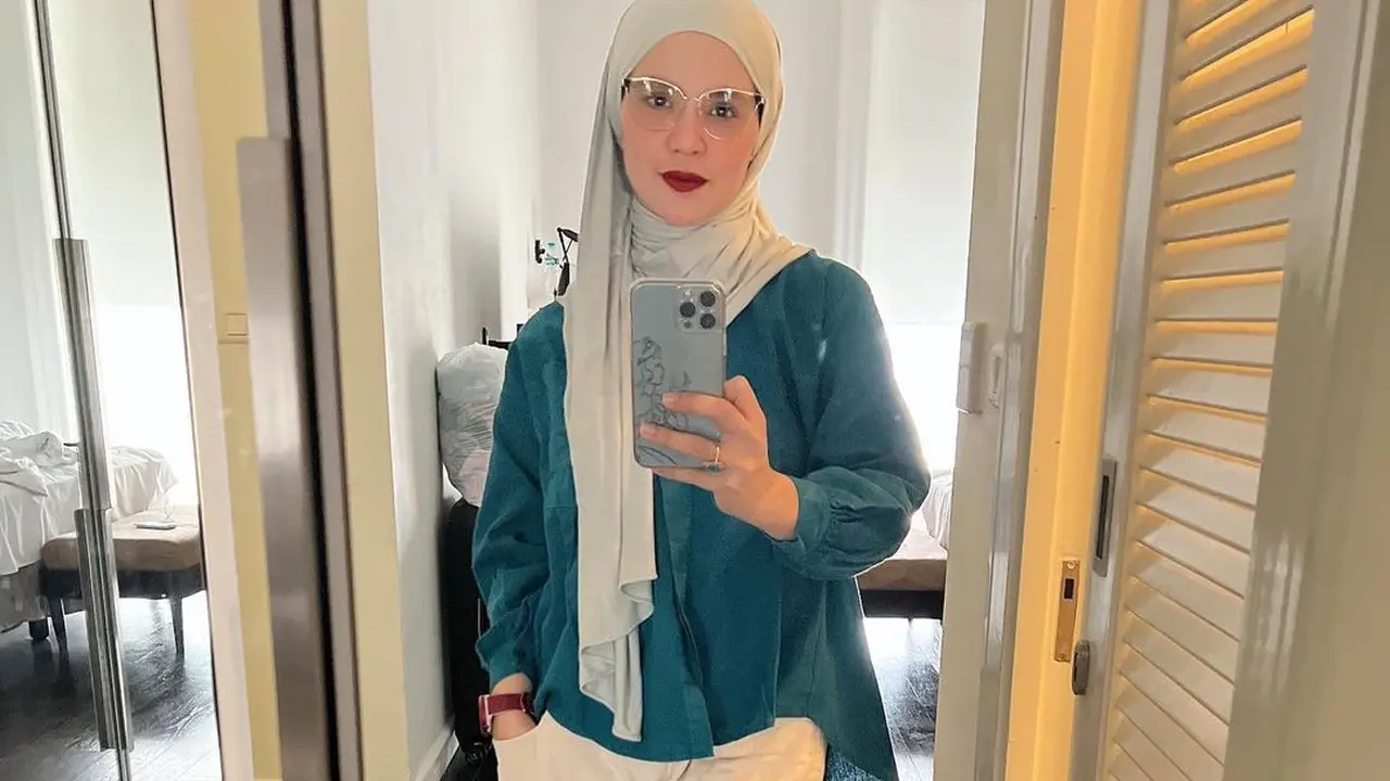 6 Potret Gaya Glamor Aldila Jelita, Istri Indra Bekti sambil Tenteng Tas Mewah