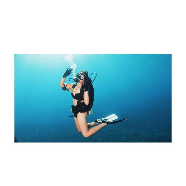 Nia Ramadhani menyelam di Labuan Bajo (Instagram/ramadhaniabakrie)
