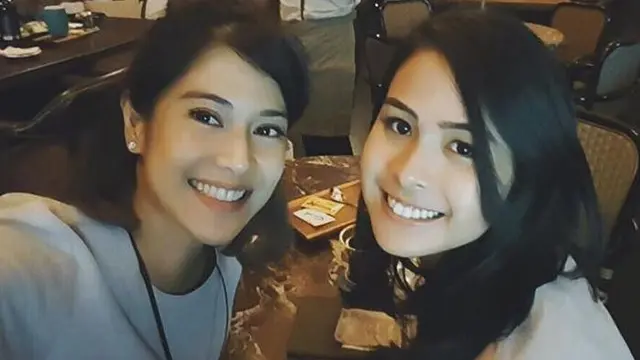 Dian Sastro dan Maudy Ayunda.