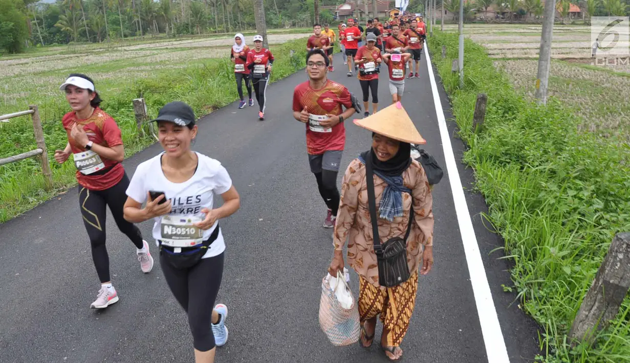 Peserta mengikuti Borobudur Marathon 2018 di Pelataran Taman Lumbini Borobudur Magelang, Minggu (18/11). Borobudur Marathon 2018 diikuti oleh 9. 672 pelari. (Liputan6.com/Gholib)