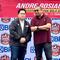 Ketua PSSI, Erick Thohir, bersama penasihat Semen Padang, Andre Rosiade. (Bola.com/Dok.Istimewa).