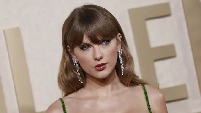 Taylor Swift di karpet merah Golden Globes