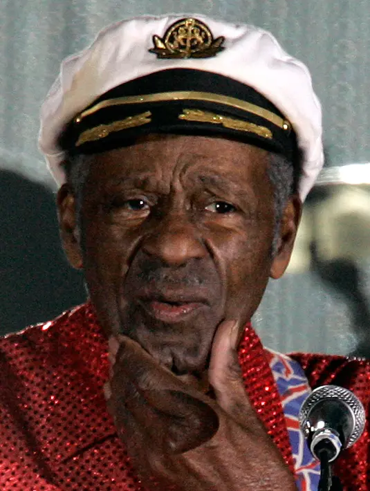 Musisi legendaris AS, Chuck Berry saat tampil di acara Rose Ball di Monaco (28/3/2009). Chuck Berry dilahirkan di St Louis, Missouri, pada 18 Oktober 1926. Ia dikenal sebagai salah satu kreator musik rock 'n' roll.(AP Photo)