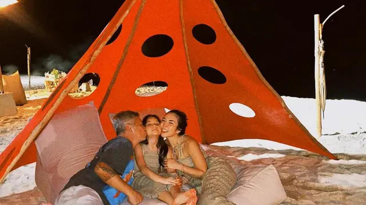 7 Potret Gading dan Gisel Camping Bareng Gempi, Tetap Didoakan Balikan