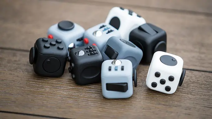 [Bintang] Fidget Cube, Mainan Dadu 6 Sisi yang Bikin Jarimu Sibuk Terus