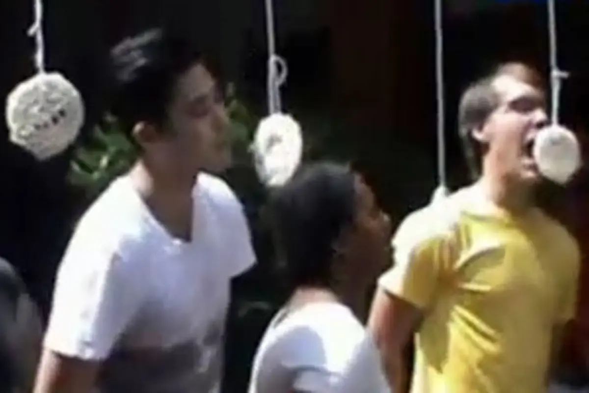 bule-makan-krupuk-140815