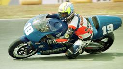 John Kocinski memulai debutnya di Moto GP setelah dirinya berhasil menyabet gelar juara dunia di kelas 250 cc. Ia langsung bertengger di peringkat keempat klasemen. Pada tahun 1996, ia pindah ke Superbike dan ia menduduki juara dunia pada musim berikutnya. (Foto: AFP/Upali Aturugiri)