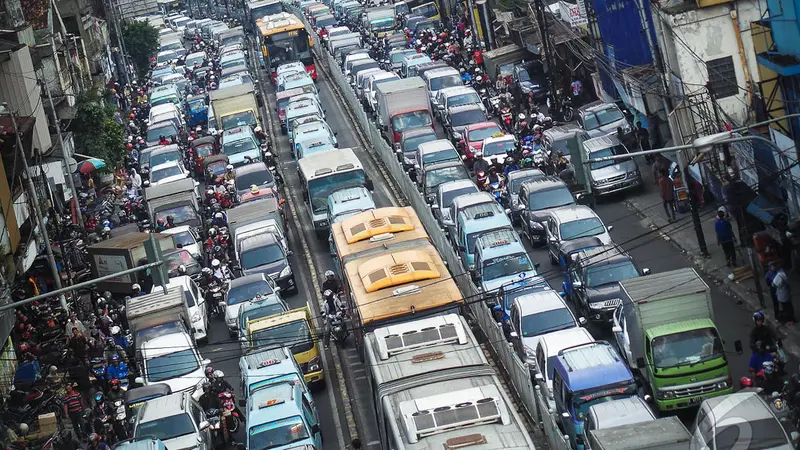 Pembongkaran Ruko di Ciliwung Bikin Macet Parah 