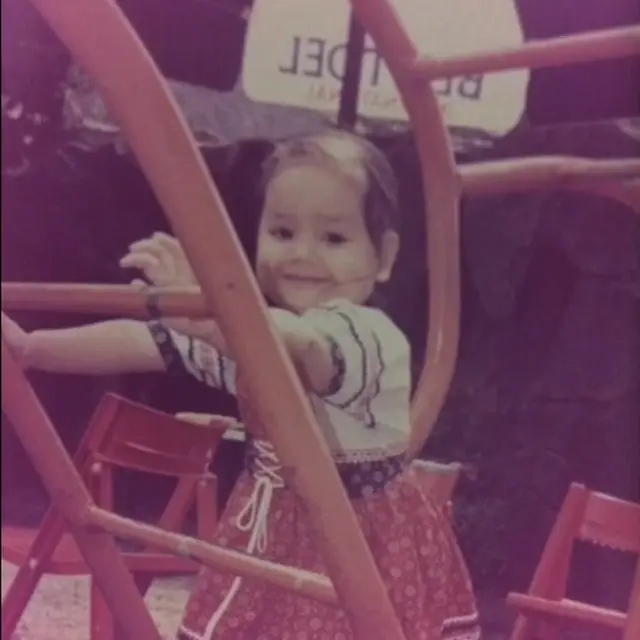 6 Potret Masa Kecil Angelica Simperler, Genap 38 Tahun Tetep Punya Wajah Baby Face