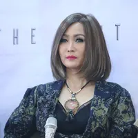 Penyanyi dangdut senior Inul Daratista meluncurkan album baru The Best of Inul. Dalam album barunya, ia menggandeng Charly Van Houtten. (Andy Masela/Bintang.com)