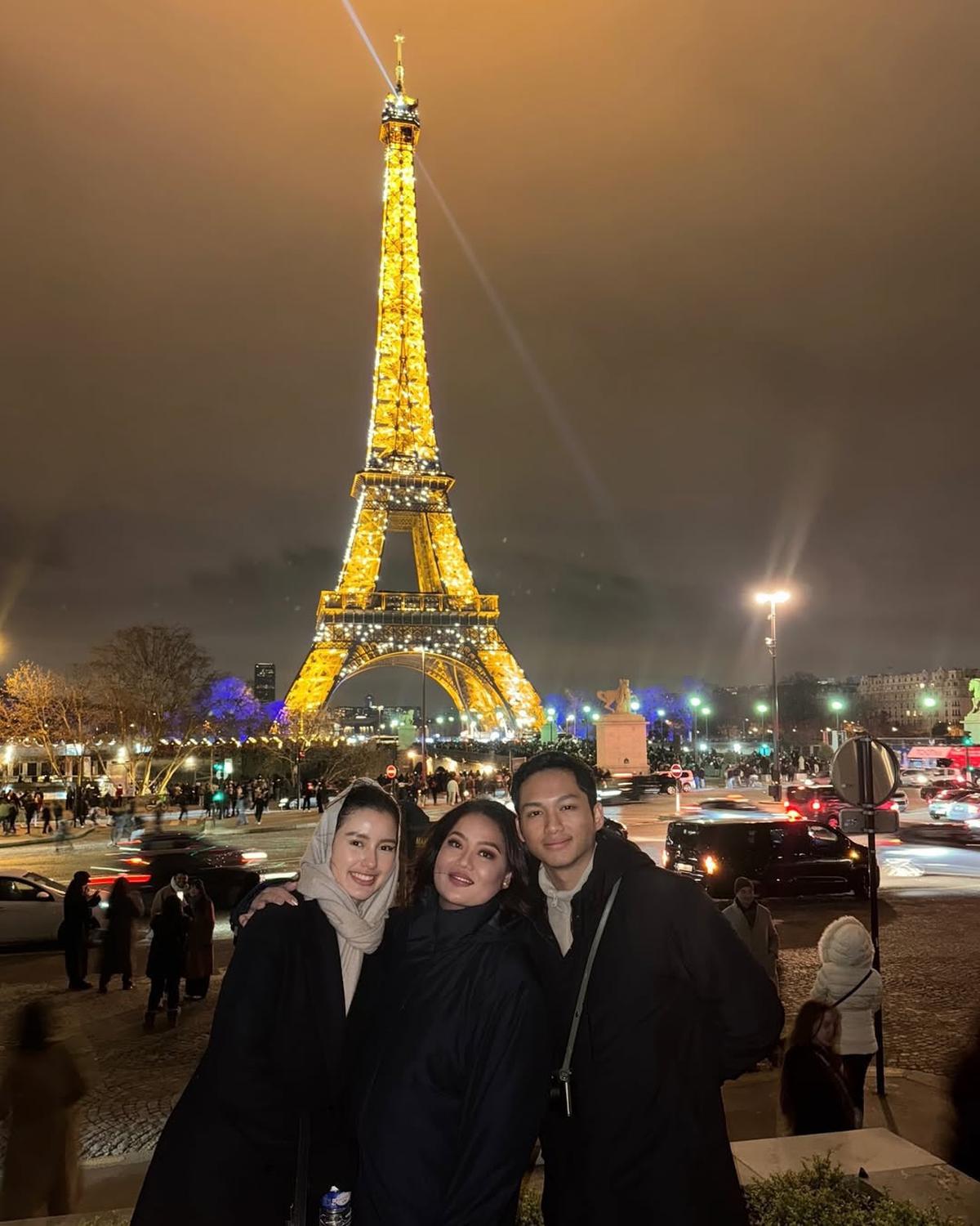 Kenakan Kerudung Saat Liburan di Paris, Sarah Menzel Didoakan Segera Mualaf