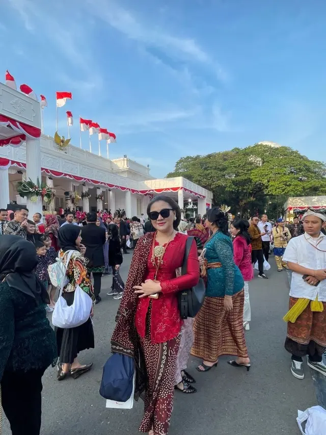 Artis Upacara di Istana Merdeka