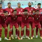 Timnas Iran berfoto sebelum dimulainya laga matchday pertama Grup B Piala Dunia 2022 menghadapi Timnas Inggris di Khalifa International Stadium, Doha, Qatar, Senin (21/11/2022) malam WIB. (AP/Frank Augstein)