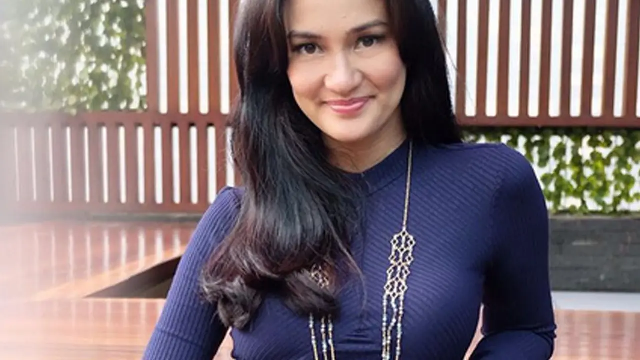 [Bintang] Atiqah Hasiholan
