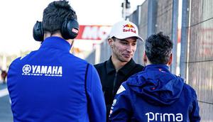 Toprak Razgatliouglu saat mengikuti tes pascamusim MotoGP 2025 di Sirkuit Ricardo Tormo, Valencia. (X/Pramac Racing)