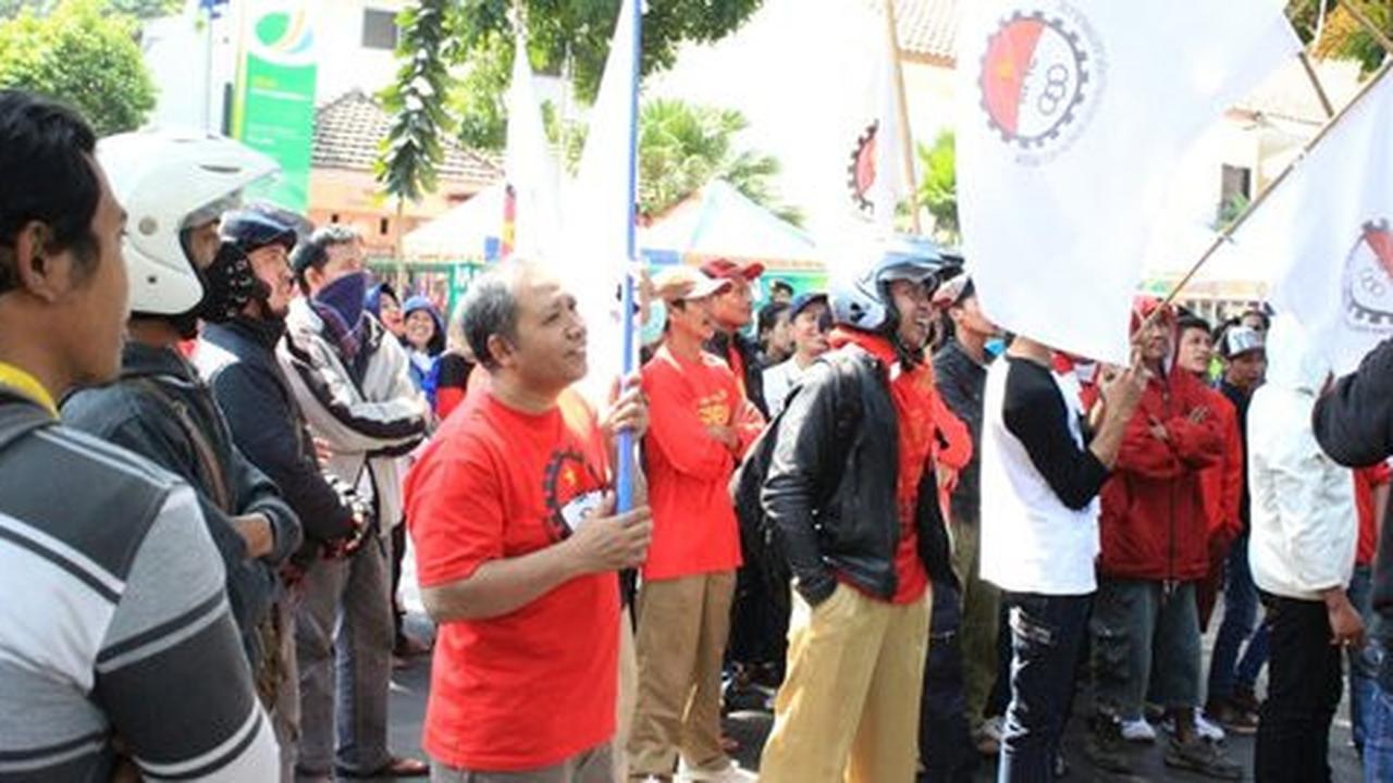 Tolak aturan baru pencairan JHT, Buruh di Malang geruduk kantor BPJS