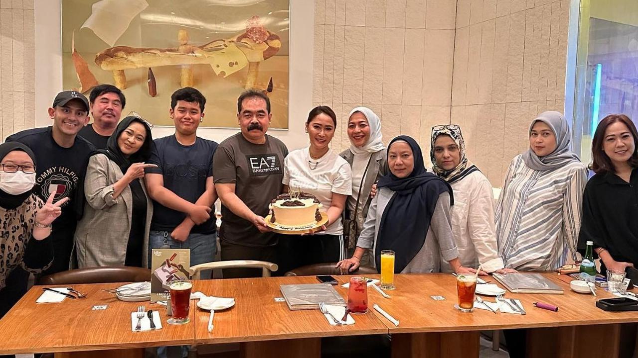 Banyak netizen yang memuji penampilan Ivan. Ivan memiliki wajah ganteng.
