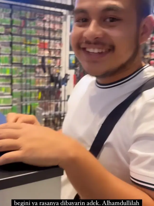 Prilly Latuconsina belanja alat pancing di Singapura. [Foto: Instagram Stories/prillylatuconsina96]