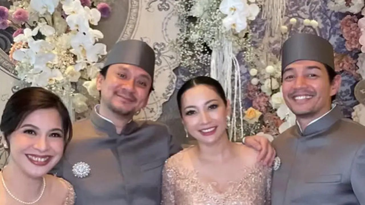 Pesona Tampan Vincent Rompies, Saksi Nikah Enzy Storia Kenakan Beskap Satin Kembaran dengan Desta