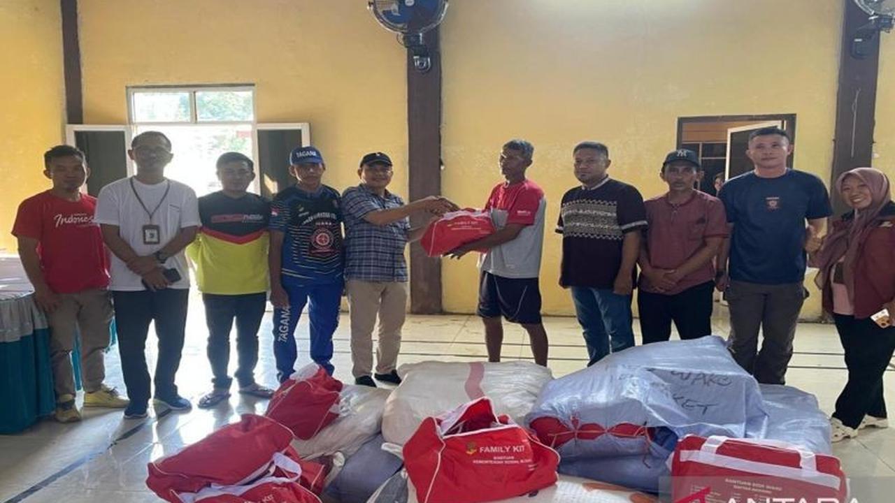 Anggota DPRD Salurkan Bantuan Banjir Gorontalo Utara, Dorong Solusi Jangka Panjang