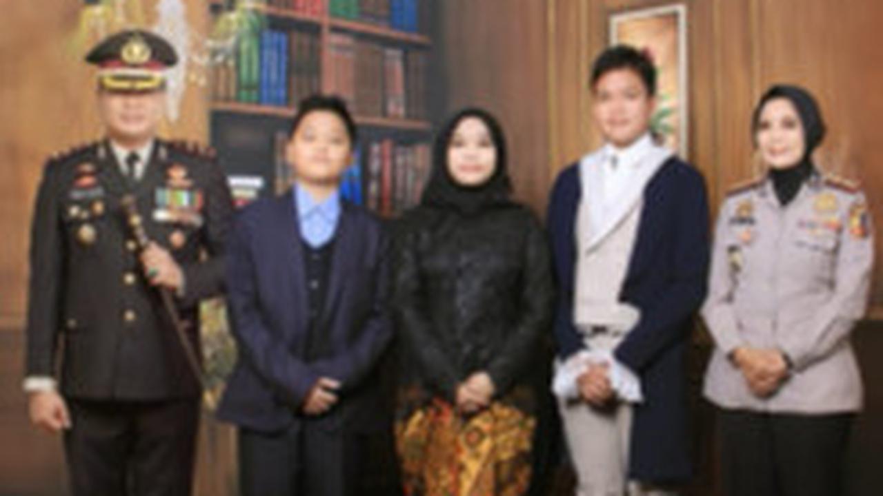 "Bahagia bersama kalian," ujar Dilia dalam keterangan video bersama keluarga tercinta. <br>