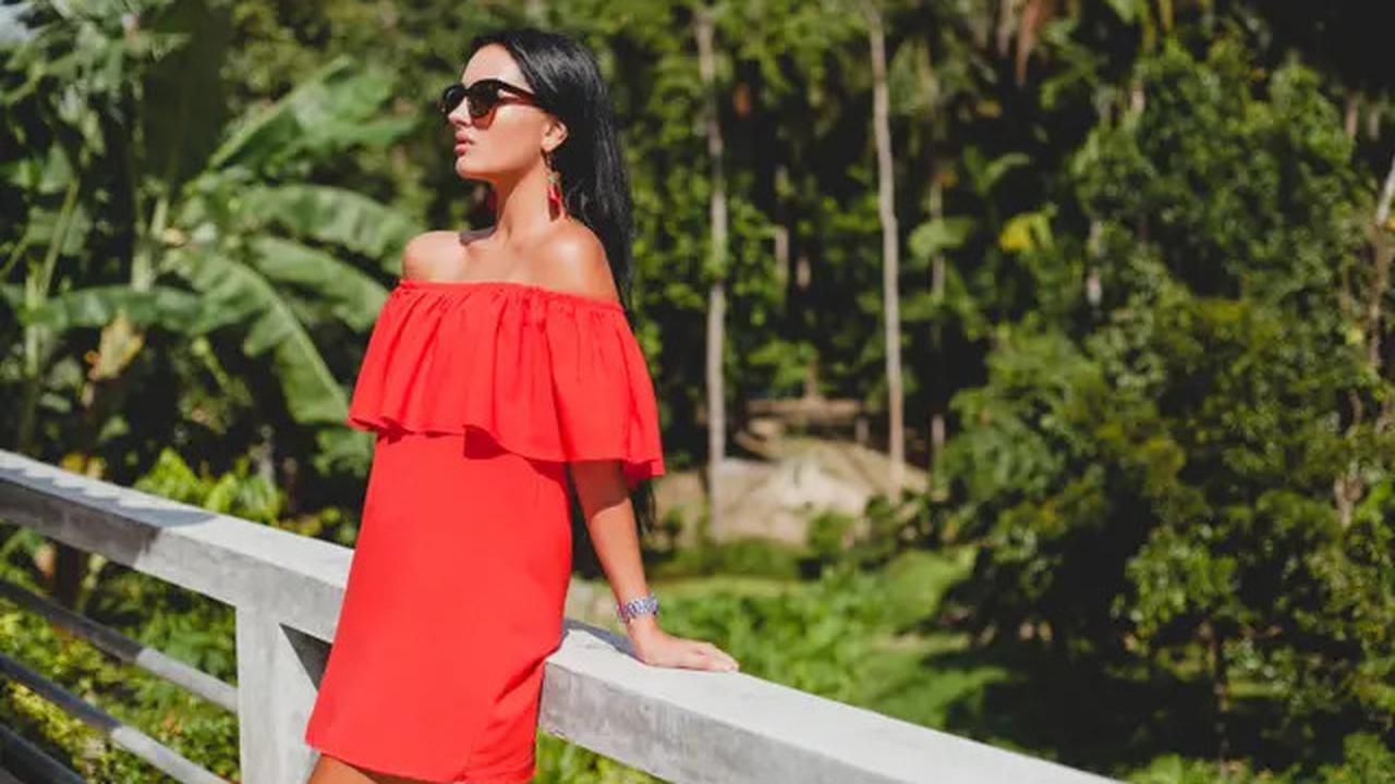 10 Pilihan Warna Outfit yang Cocok untuk Kulit Tan, Memesona!