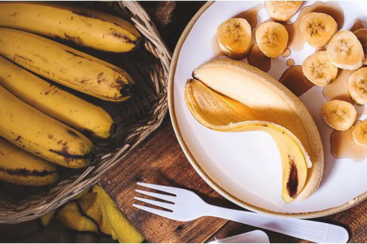 Manfaat Pisang/copyright unsplash.com/@eilivaceron